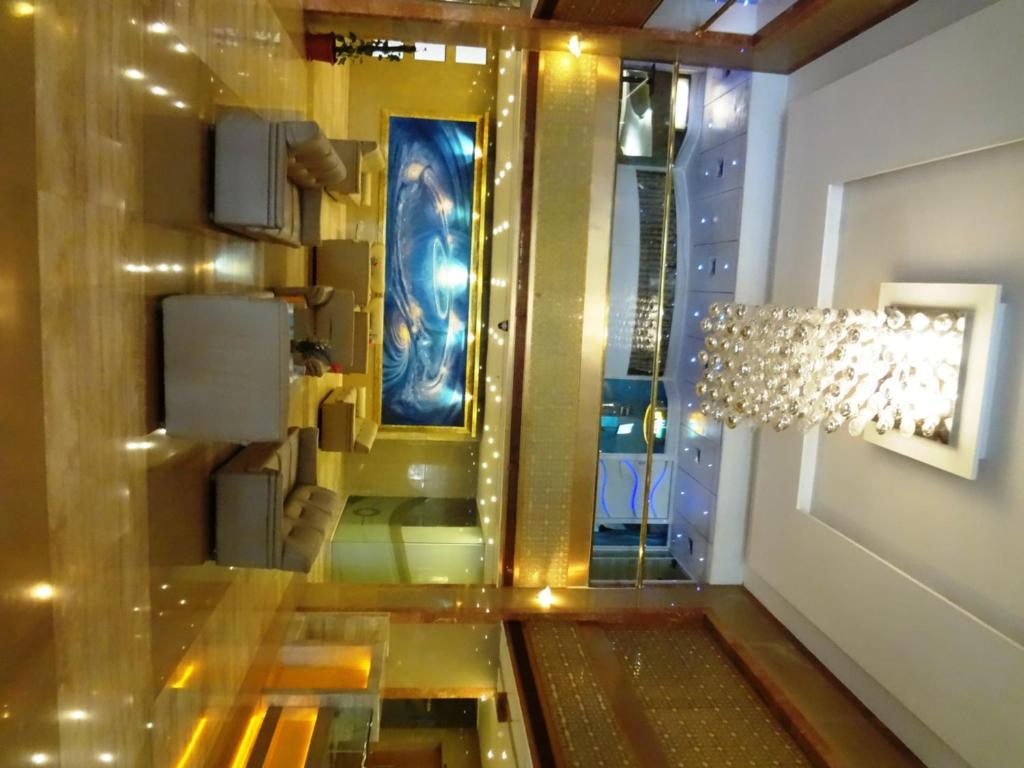 United 21 - Thane Exterior photo